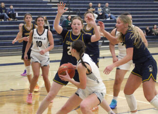 Pirates get dominant win over Titans